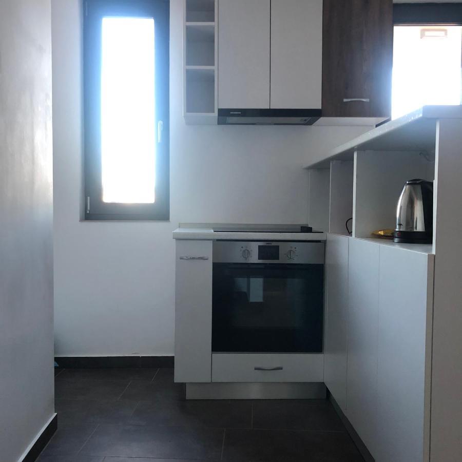 Air Residences - Air 2 Bukares Bagian luar foto