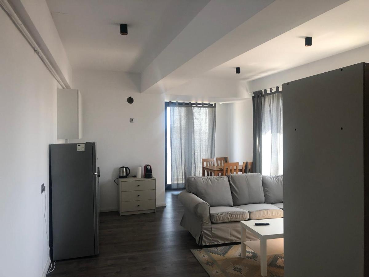 Air Residences - Air 2 Bukares Bagian luar foto