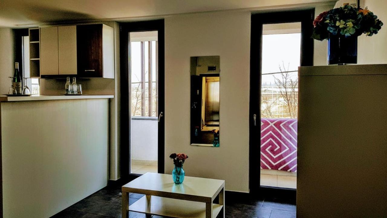 Air Residences - Air 2 Bukares Bagian luar foto