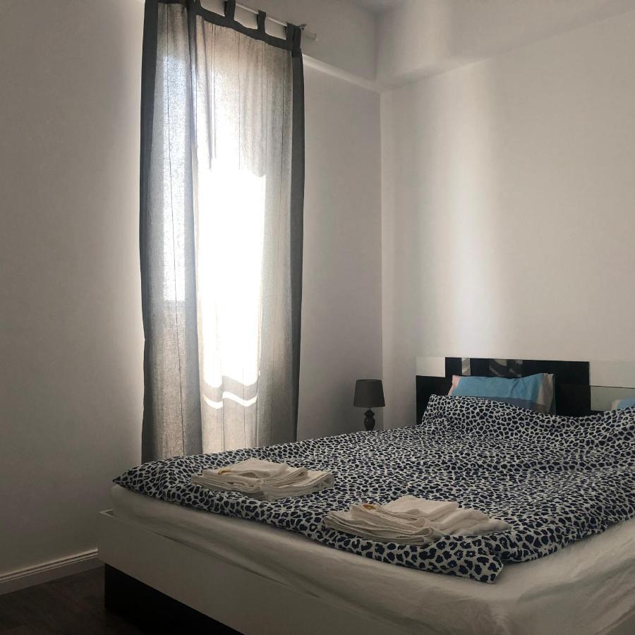 Air Residences - Air 2 Bukares Bagian luar foto